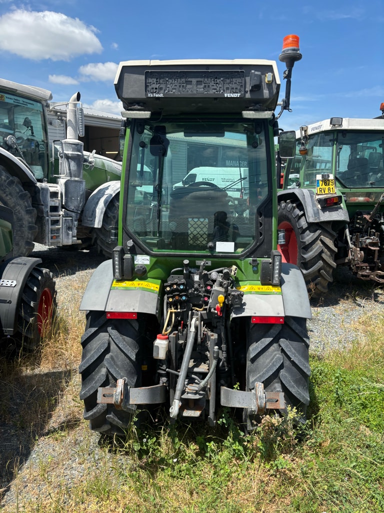 Tracteur FENDT 211V - photo slide 10