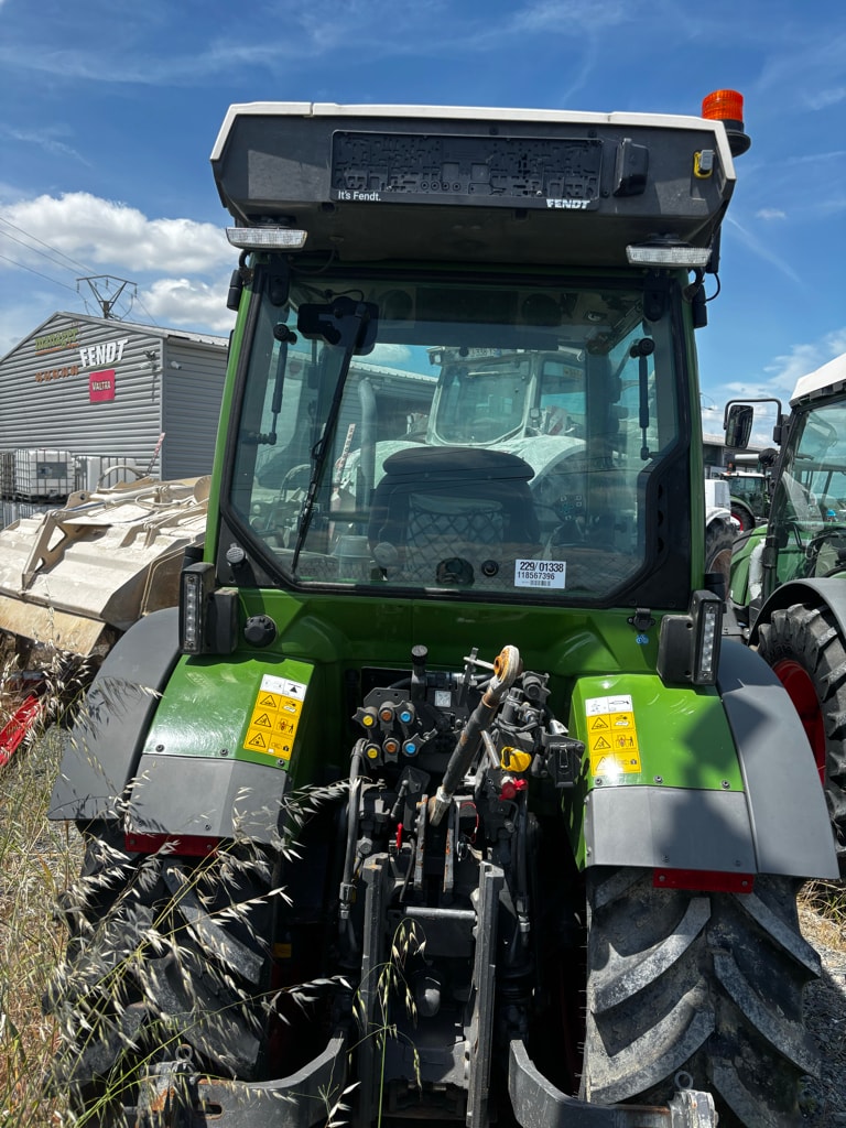 Tracteur FENDT 211F - photo slide 9