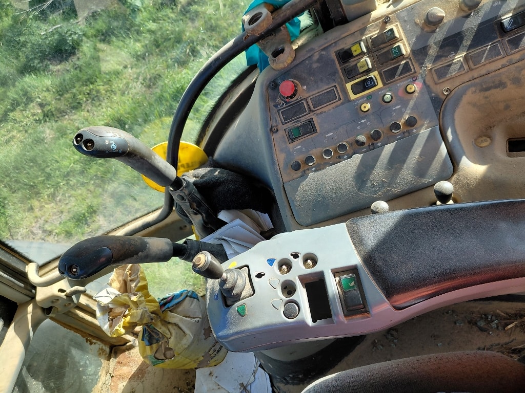 Tracteur VALTRA T 160 - photo slide 10