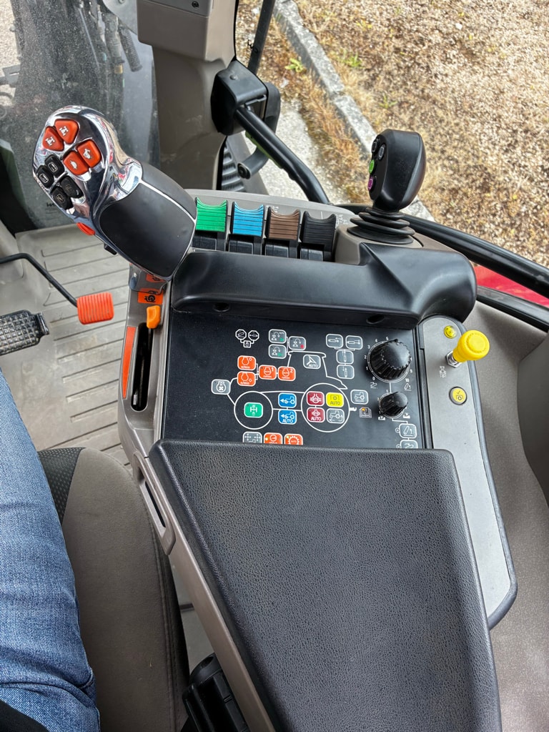 Tracteur chargeur CASE IH MAXXUM 145 CVX - photo slide 9