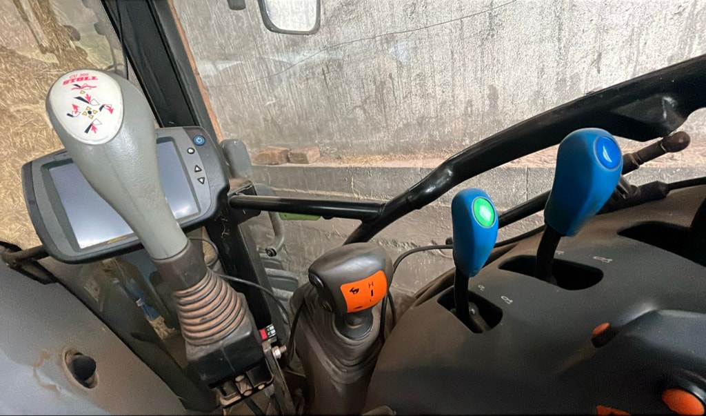 Tracteur chargeur NEW HOLLAND T5.105 EC - photo slide 13