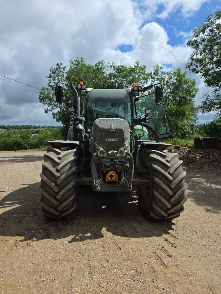 Tracteur FENDT 724 power + - photo slide 4