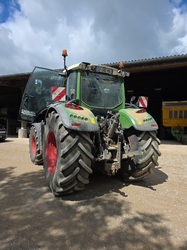 Tracteur FENDT 724 power + - photo slide 6