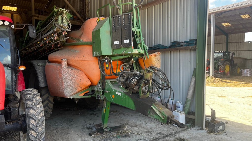 Pulverisateur AMAZONE UX 4200 - photo slide 1