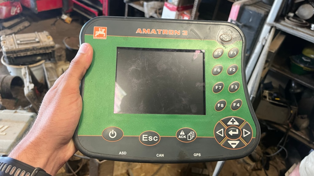 Pulverisateur AMAZONE UX 4200 - photo slide 8