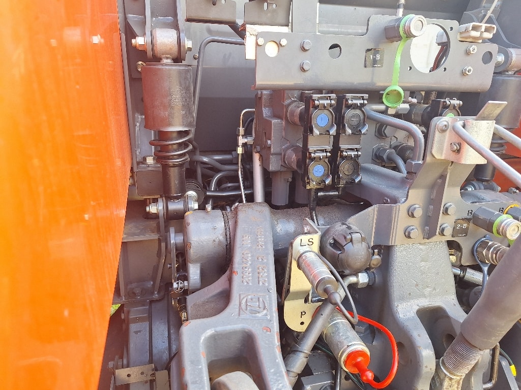 Tracteur KUBOTA M7133 FL - photo slide 8