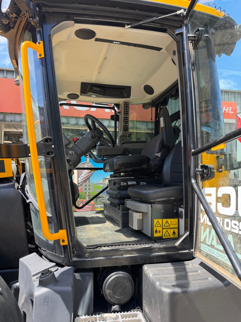 Tracteur JCB FASTRAC 4220 ICON - photo slide 10