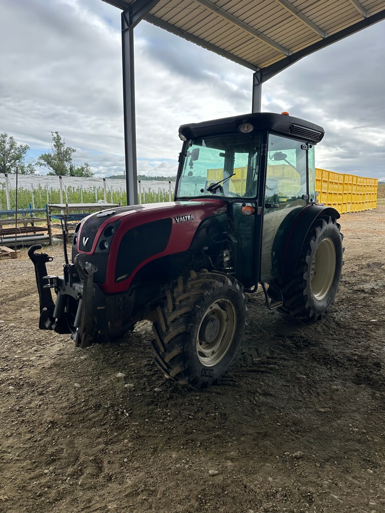 Tracteur fruitier VALTRA F 105 - photo slide 2