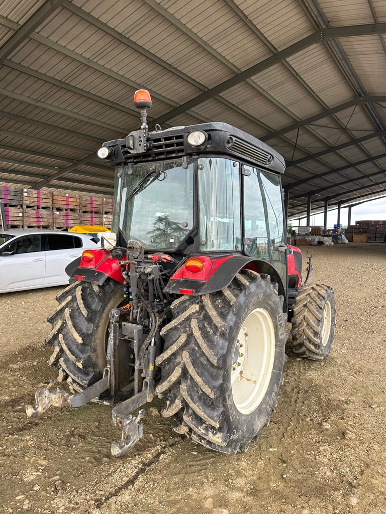 Tracteur fruitier VALTRA F 105 - photo slide 3