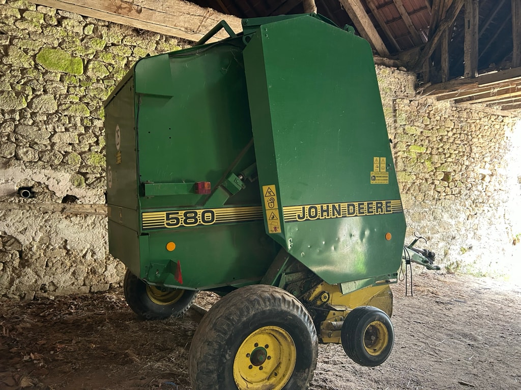 Presse balles rondes JOHN DEERE 580 - photo slide 9