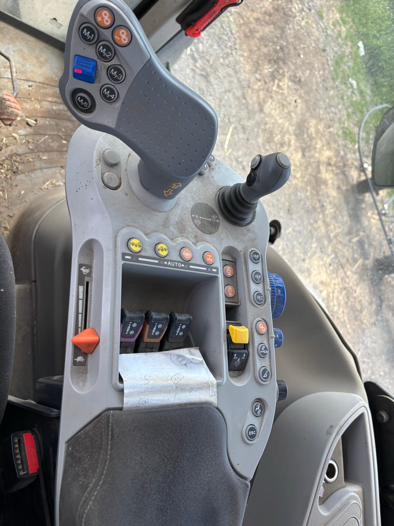 Tracteur chargeur MC CORMICK X7.617 PREMIUM - photo slide 8
