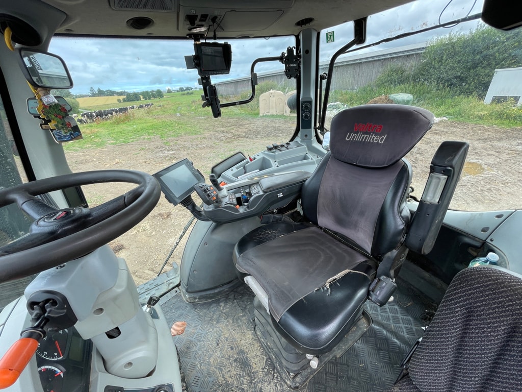 Tracteur VALTRA T254V - photo slide 12