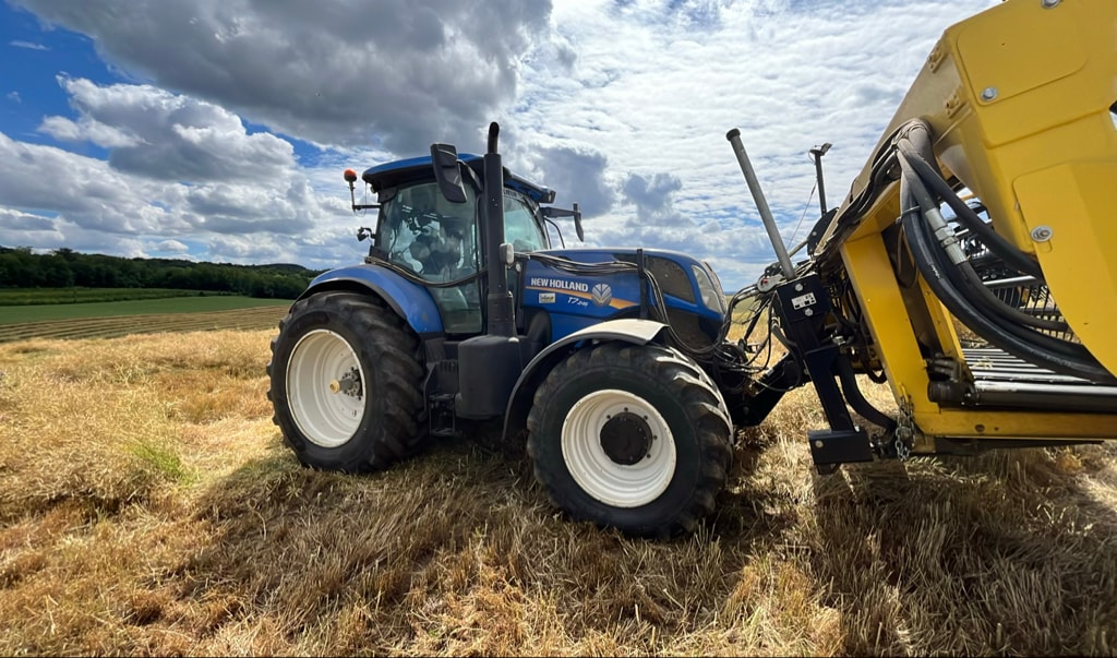 Tracteur NEW HOLLAND T7.245 - photo slide 1