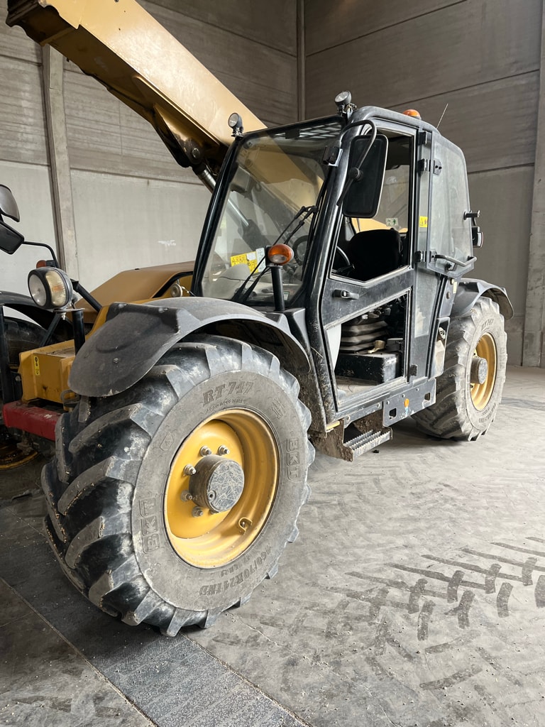 Telescopique CATERPILLAR TH 407 - photo slide 1
