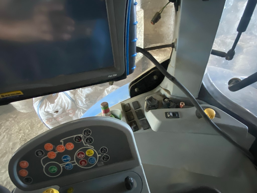Tracteur NEW HOLLAND T7060 6.7L - photo slide 15