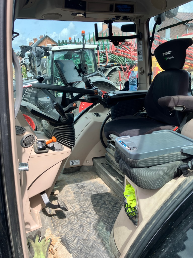 Tracteur FENDT 724 VARIO PROFI + - photo slide 16
