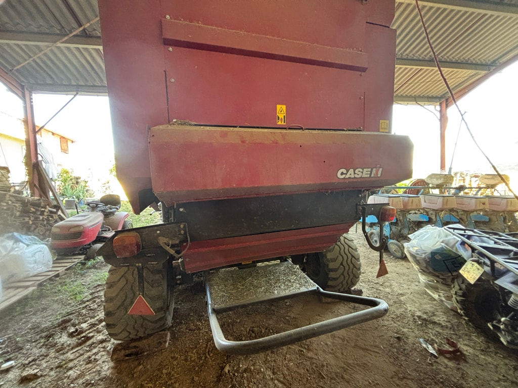 Presse balles rondes CASE IH Rb 464 - photo slide 5