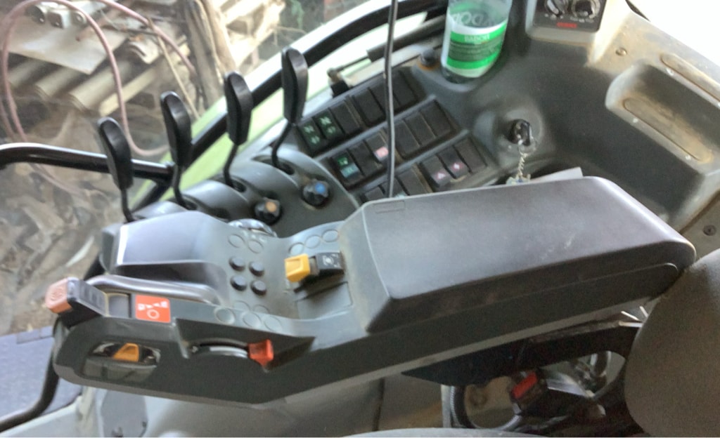 Tracteur CLAAS ARION 620 - photo slide 20