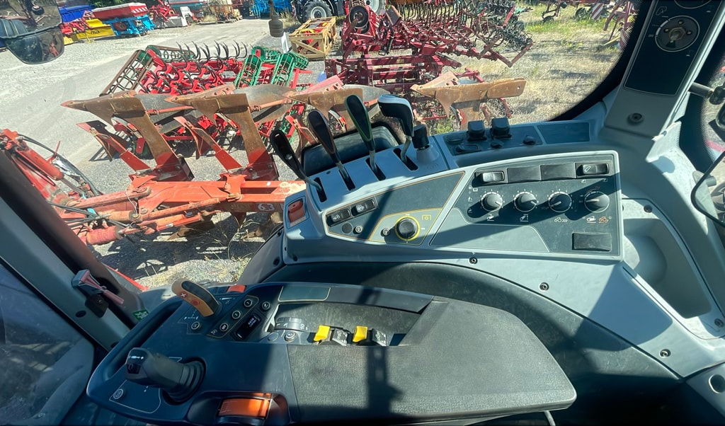 Tracteur VALTRA T234 - photo slide 9