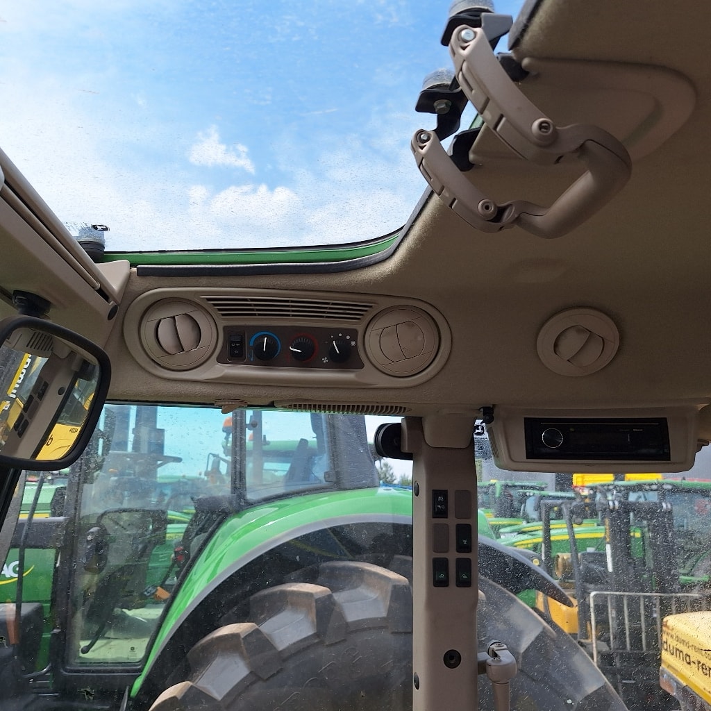 Tracteur chargeur JOHN DEERE 5100M - photo slide 12