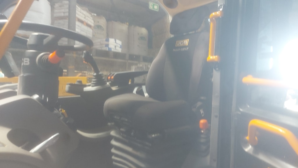 Telescopique JCB 542-70 AGX DTVT - photo slide 8