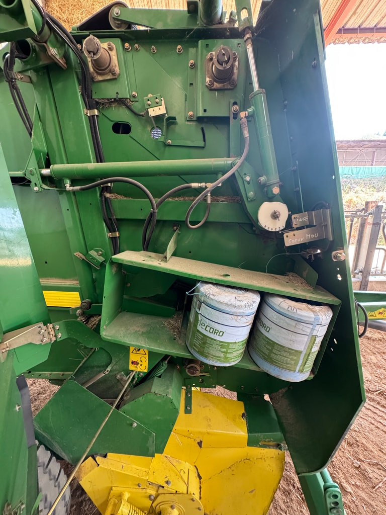 Presse balles rondes JOHN DEERE 572 - photo slide 5