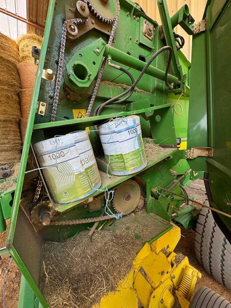 Presse balles rondes JOHN DEERE 572 - photo slide 6