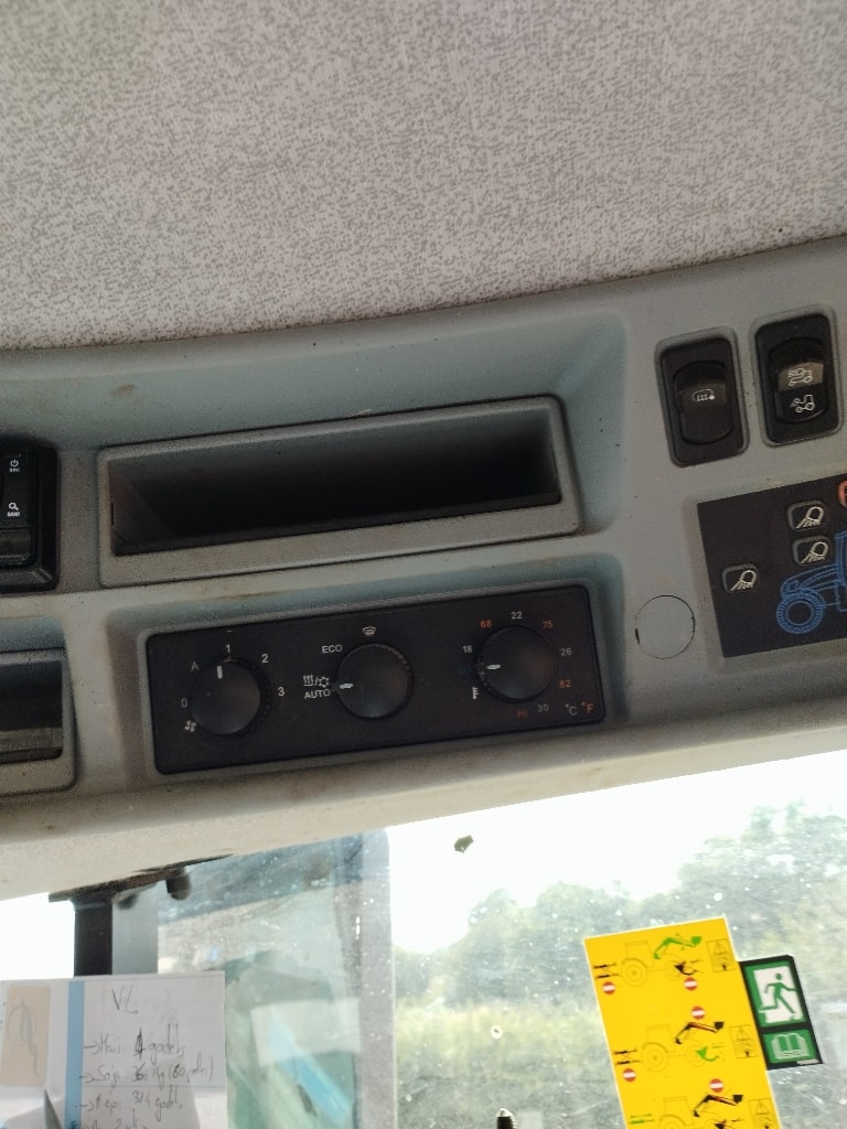 Tracteur chargeur NEW HOLLAND T6.145DC - photo slide 11