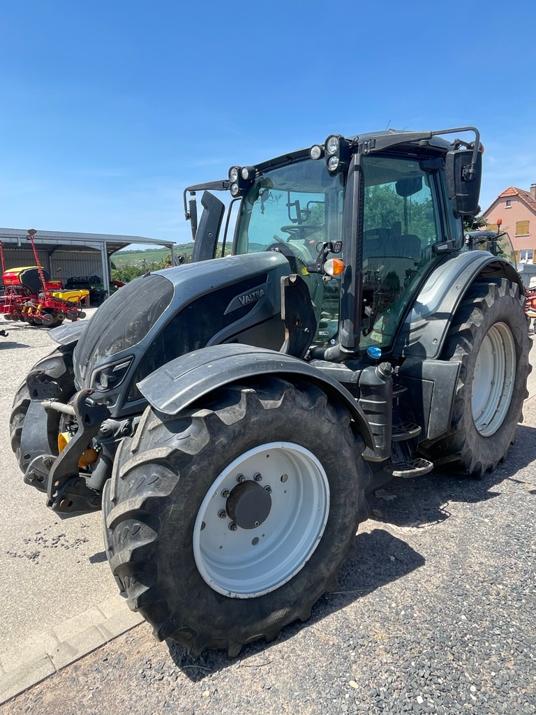 Tracteur VALTRA N154 - photo slide 1
