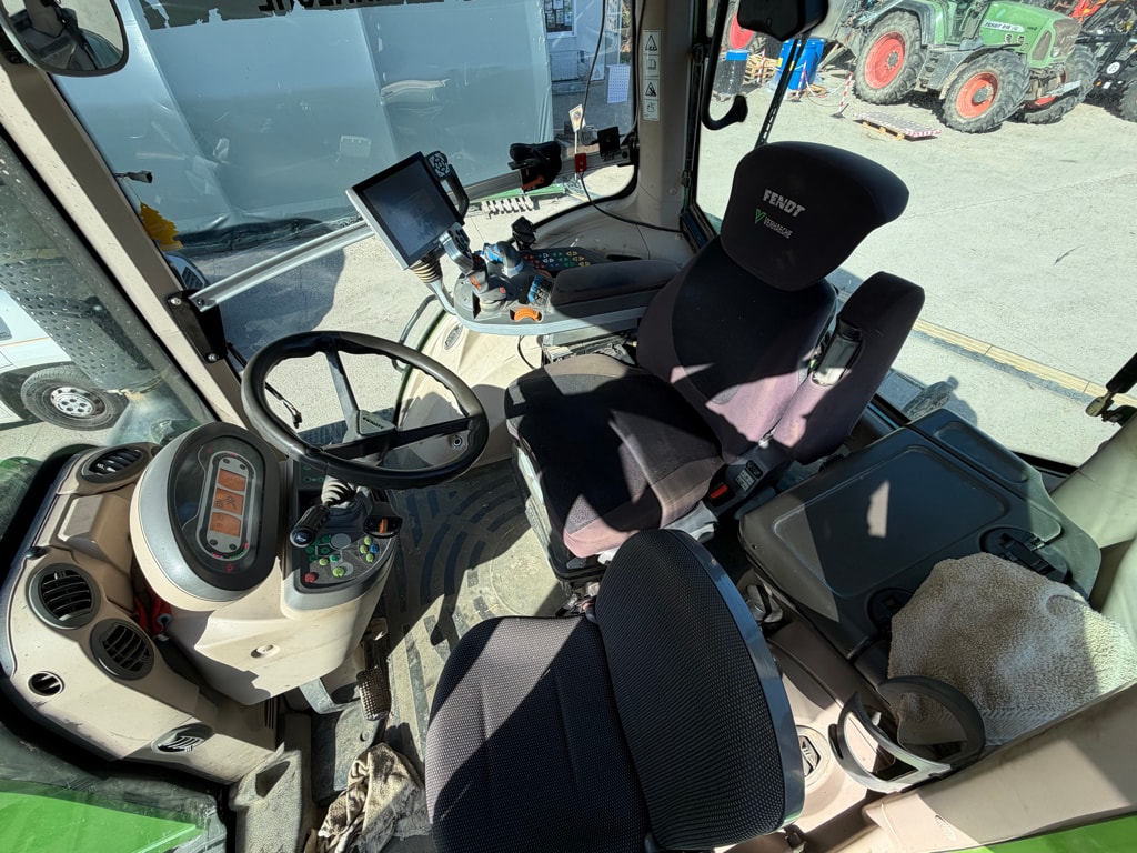 Tracteur FENDT 824 VARIO PROFI + - photo slide 2