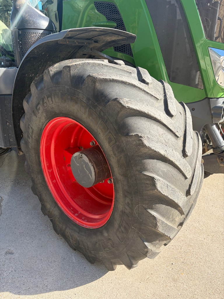 Tracteur FENDT 824 VARIO PROFI + - photo slide 11