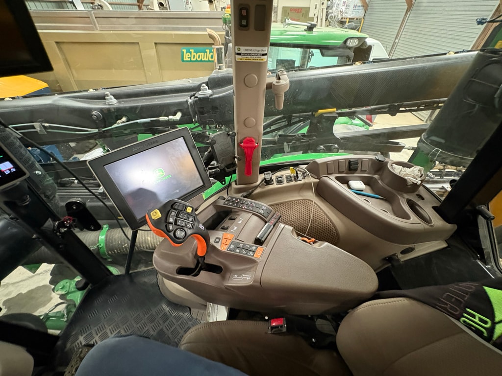 Pulverisateur automoteur JOHN DEERE R4150i - photo slide 22