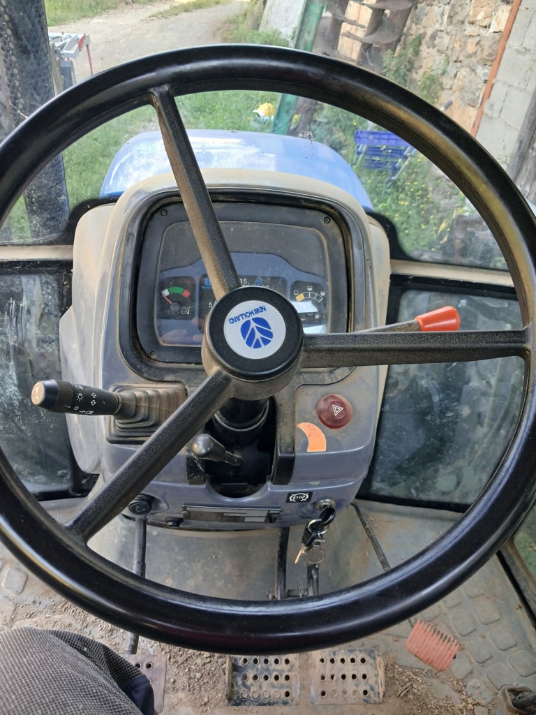 Tracteur NEW HOLLAND TD80 D - photo slide 9