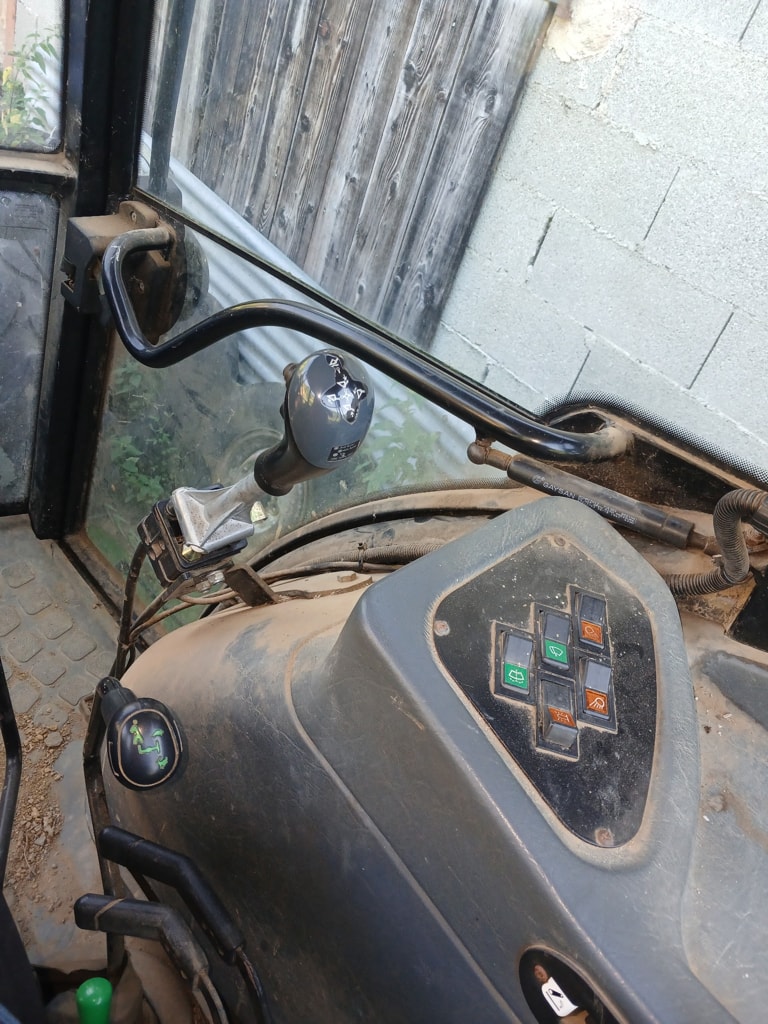 Tracteur NEW HOLLAND TD80 D - photo slide 6
