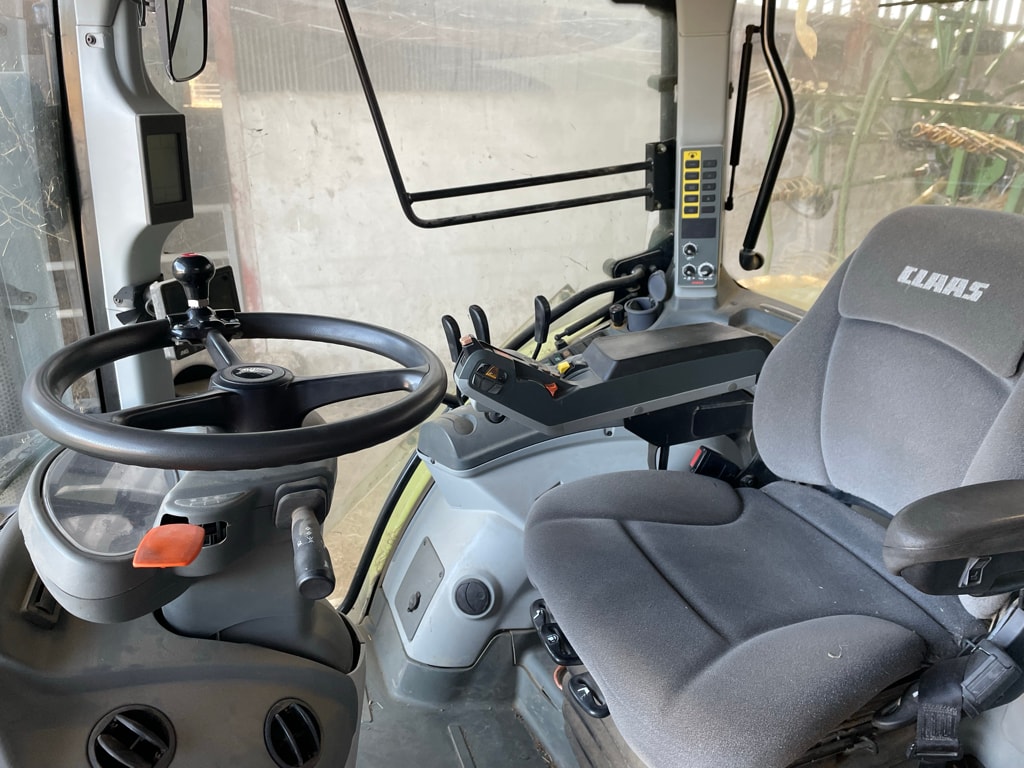 Tracteur CLAAS ARION 620 - photo slide 8