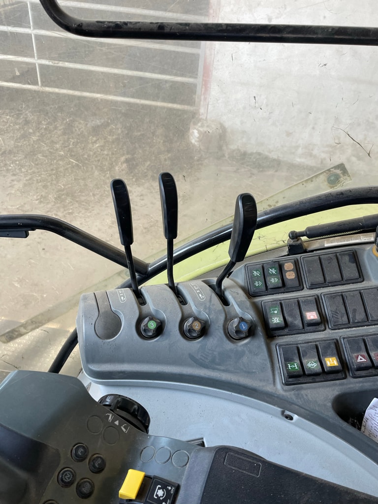 Tracteur CLAAS ARION 620 - photo slide 9
