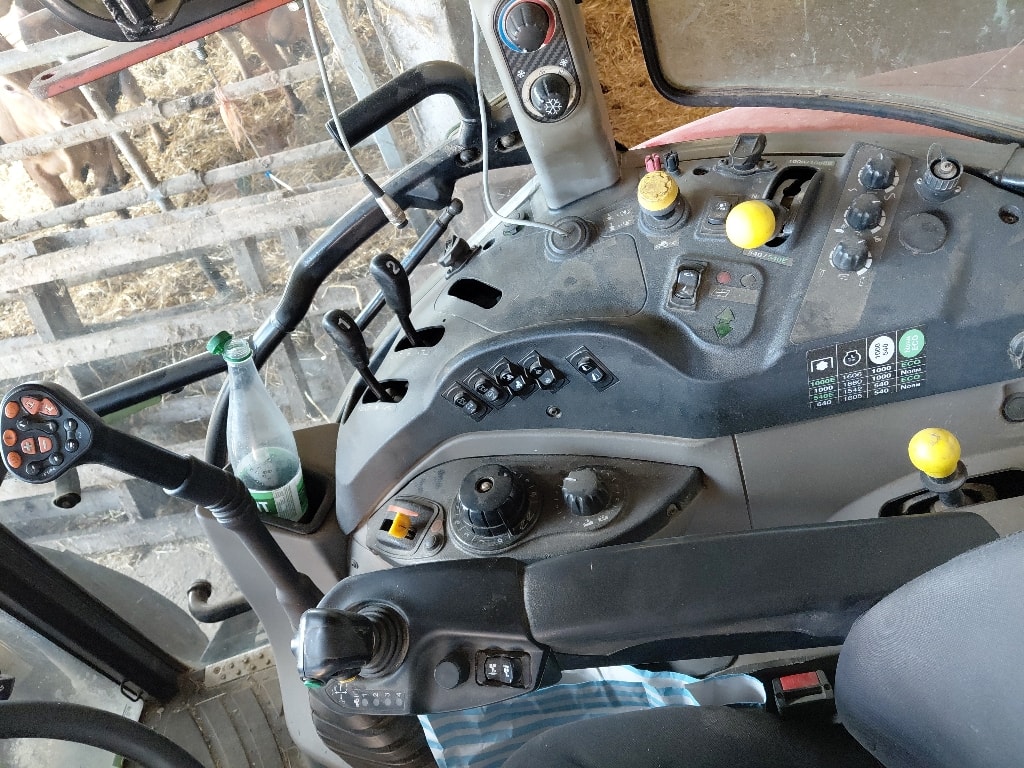 Tracteur CASE IH FARMALL 95 U - photo slide 8