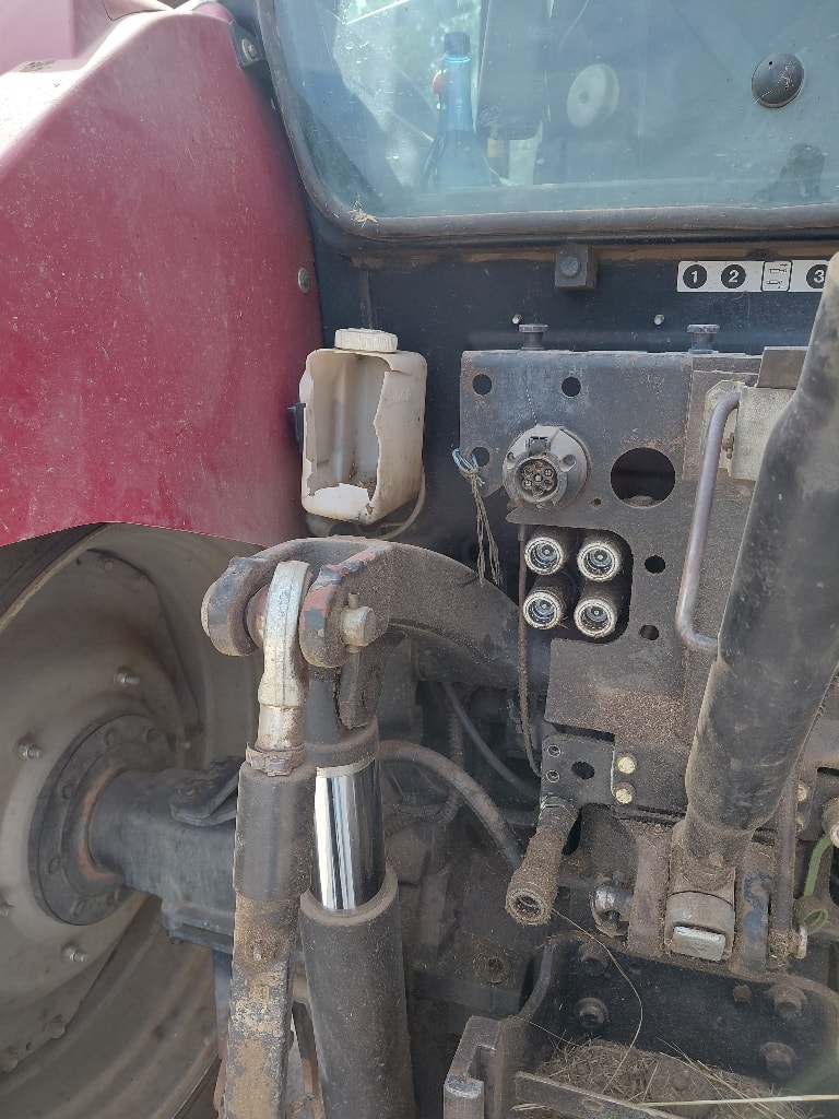 Tracteur CASE IH FARMALL 95 U - photo slide 10