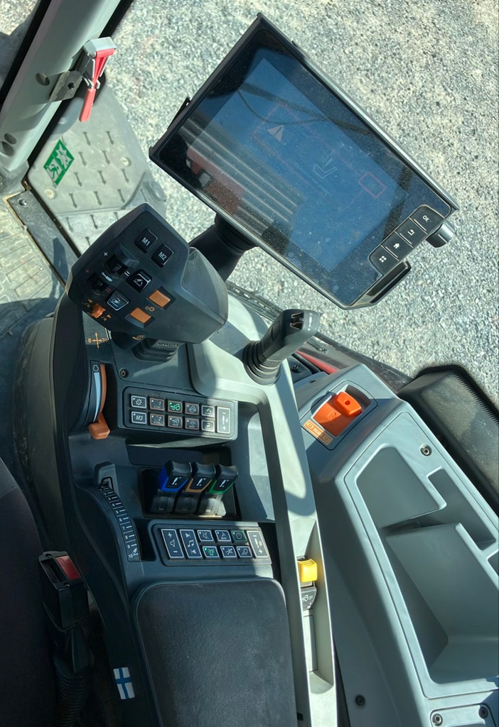 Tracteur VALTRA T 234 V SmartTouch - photo slide 12