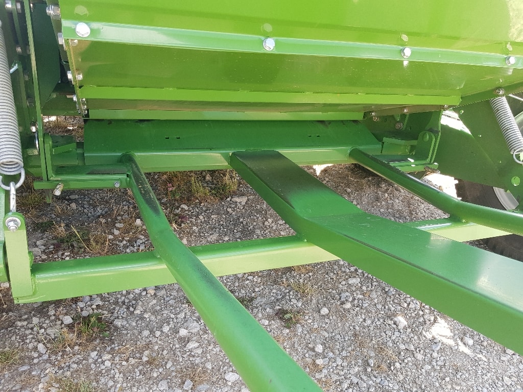 Presse balles rondes KRONE Comprima V150 - photo slide 10