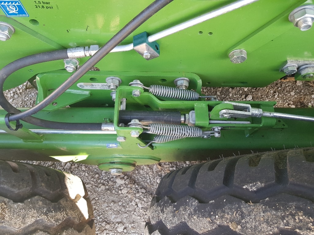 Presse balles rondes KRONE Comprima V150 - photo slide 18
