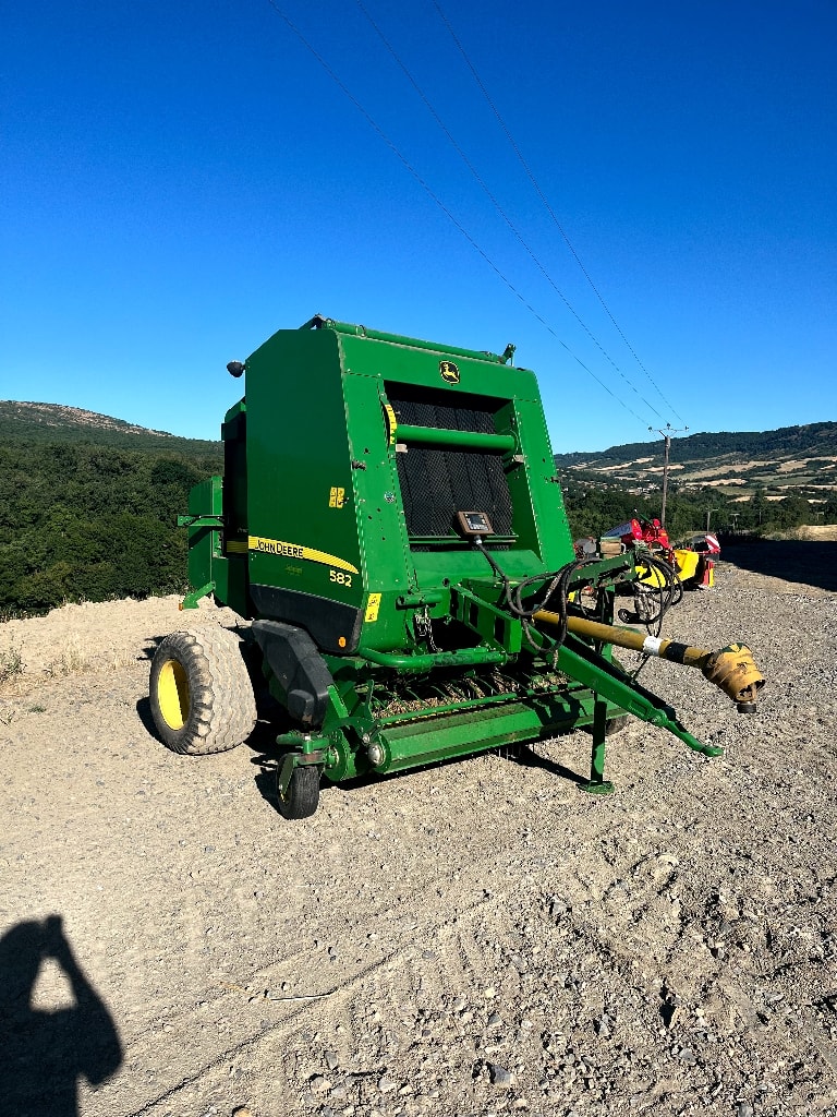 Presse balles rondes JOHN DEERE 582 - photo slide 2