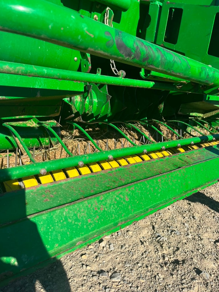 Presse balles rondes JOHN DEERE 582 - photo slide 9