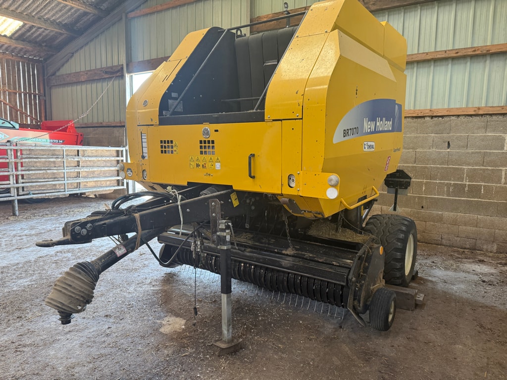 Presse balles rondes NEW HOLLAND BR 7070 - photo slide 2
