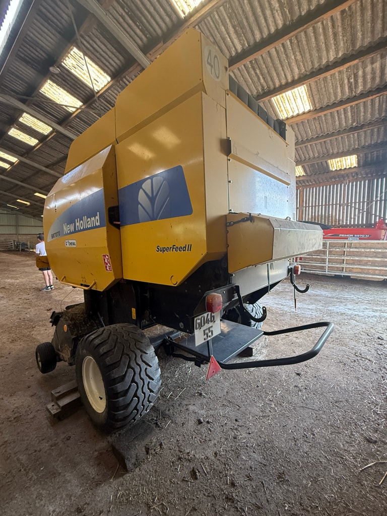 Presse balles rondes NEW HOLLAND BR 7070 - photo slide 4