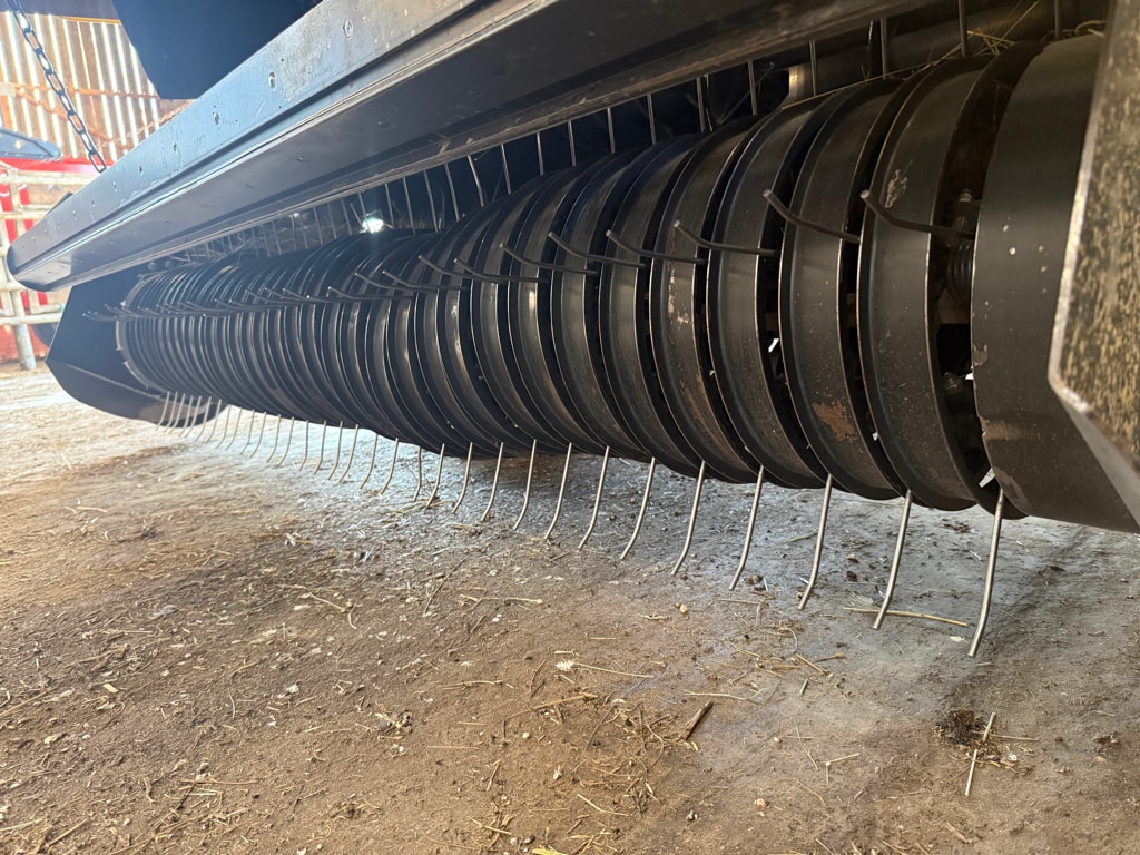 Presse balles rondes NEW HOLLAND BR 7070 - photo slide 7