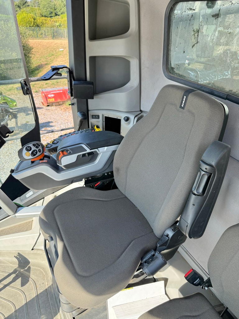 Moissonneuse CLAAS TRION 640 - photo slide 8