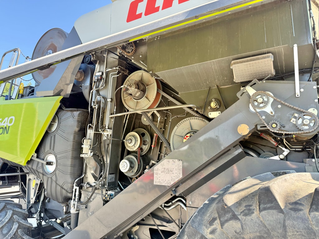 Moissonneuse CLAAS TRION 640 - photo slide 13