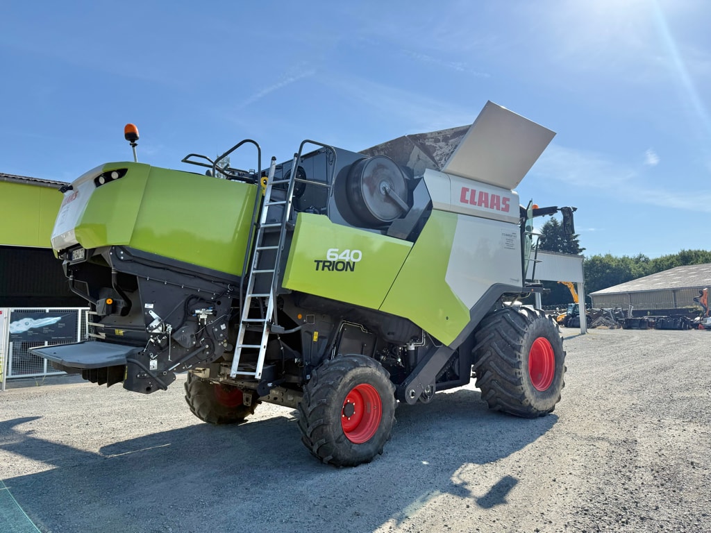 Moissonneuse CLAAS TRION 640 - photo slide 4