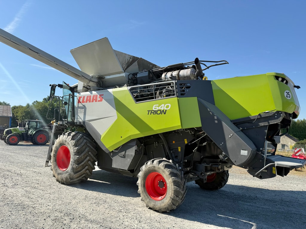 Moissonneuse CLAAS TRION 640 - photo slide 3